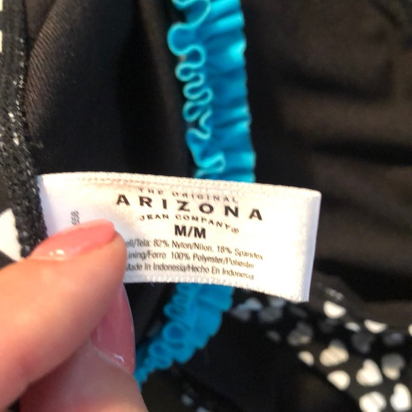 Bikini - Picture 2 of 3